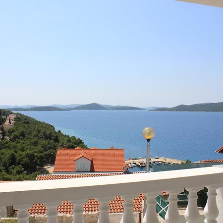 Apartments Toni Na Moru ดราเก ภายนอก รูปภาพ